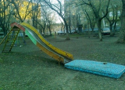 Na detskom ihrisku