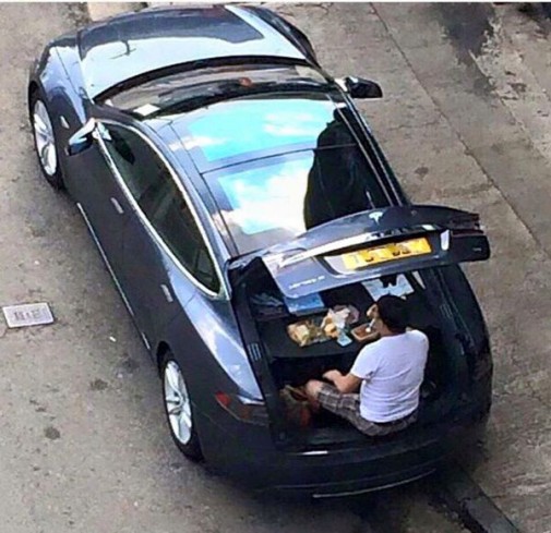 Diner in tesla